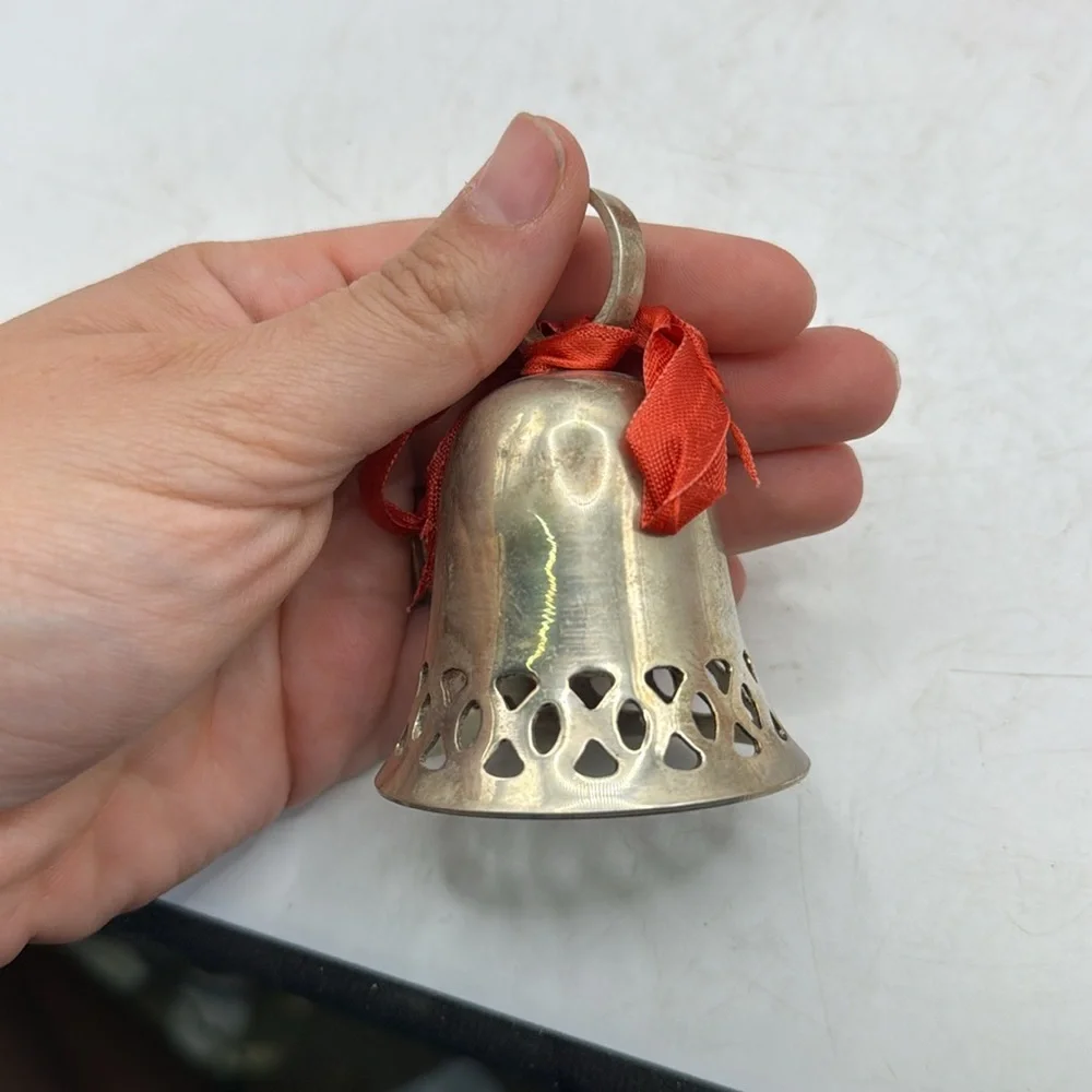 Vintage International Silver Co Silverplated Engraved Christmas 1994 Bell Decor